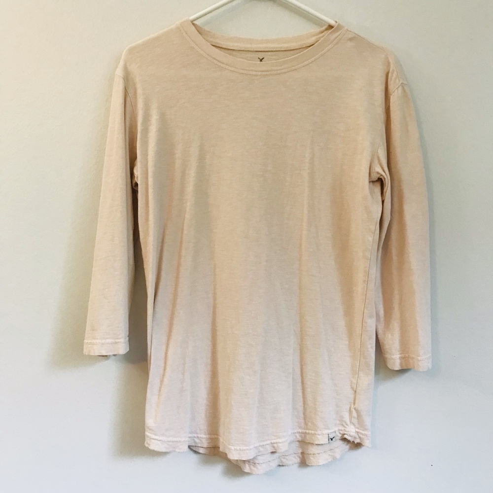 American Eagle Beige 3/4 Sleeve Curved Hem T-Shirt